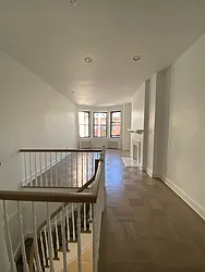 Rented by La Seven Inc.