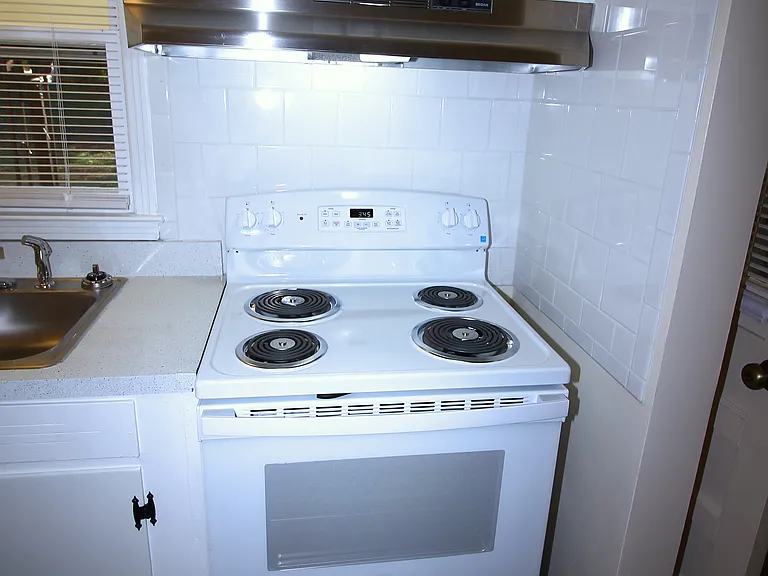 1090 Meridian Ct — Photo 36