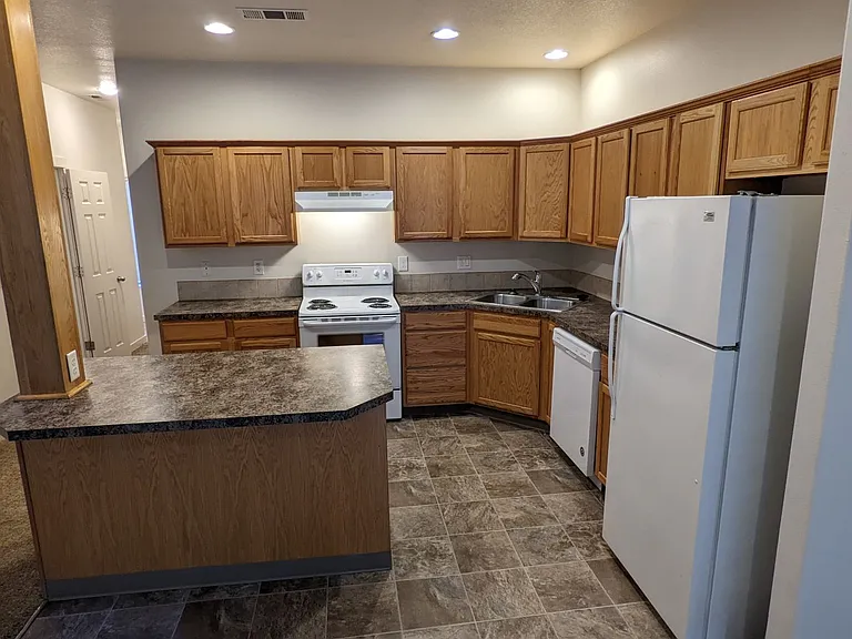 Halsey East Townhomes — Photo 132