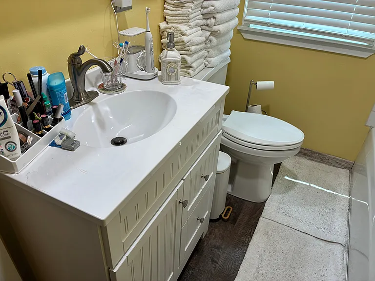 2318 E Franklin St — Photo 5