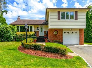 182 Radcliff Dr, East Norwich, NY 11732