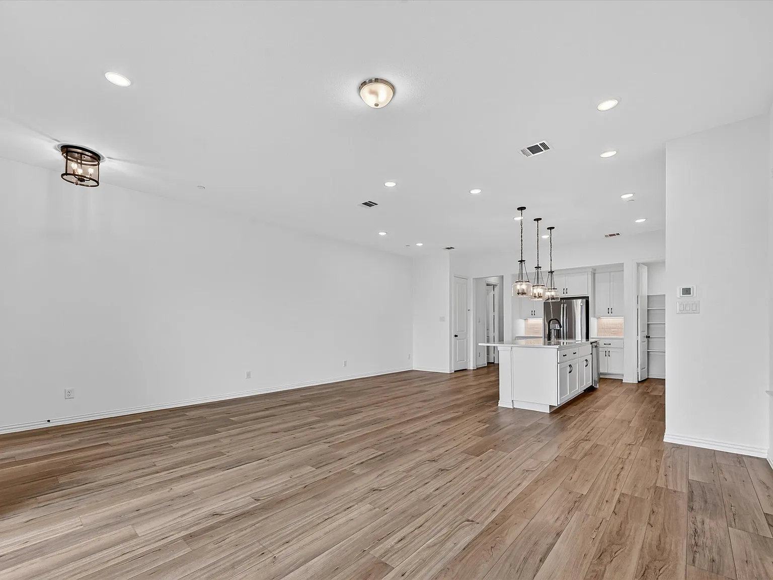 3 bed, 2.5 bath, 2057 sqft, $3,100 — Photo 3