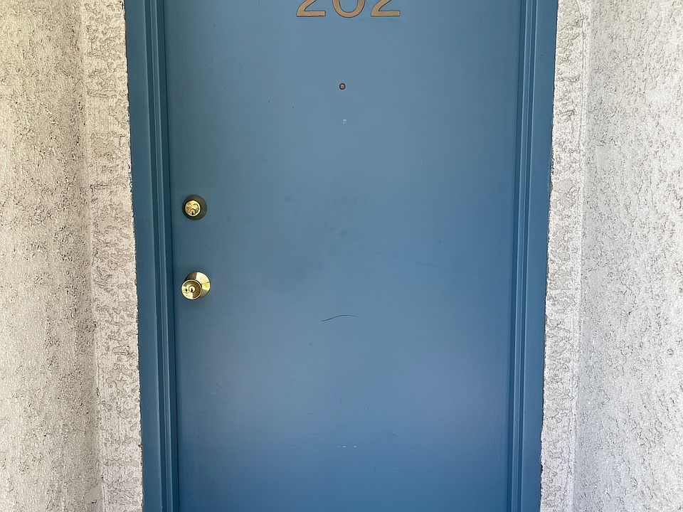 1st image of 12840 Moorpark St APT 203