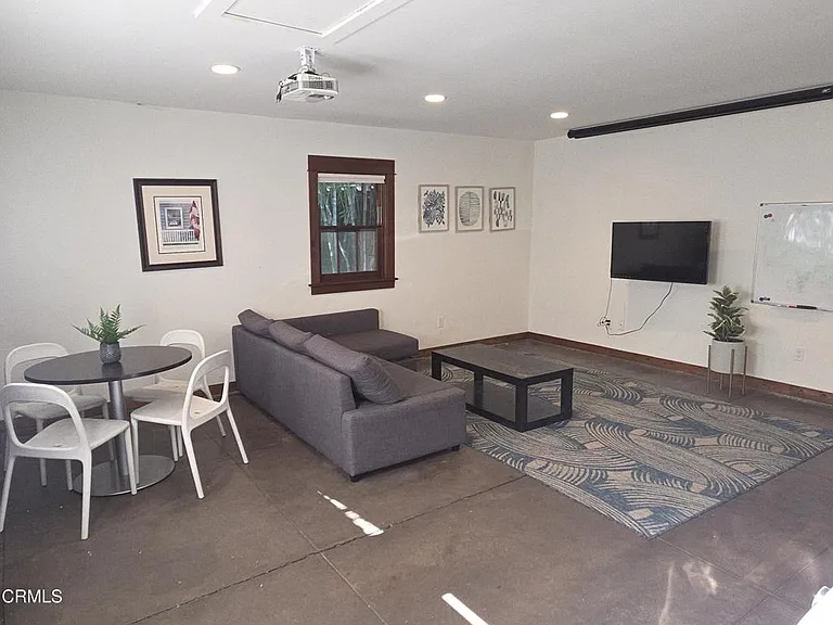 126 N Meridith Ave — Photo 21