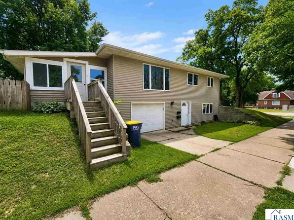 1025 Center St, New Ulm, MN 56073
