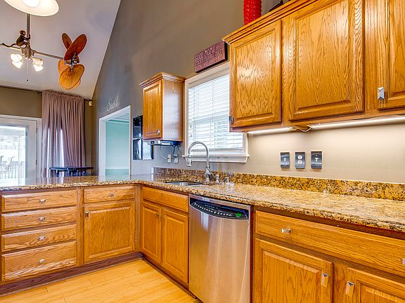 3rd image of 644 Lakeside Dr