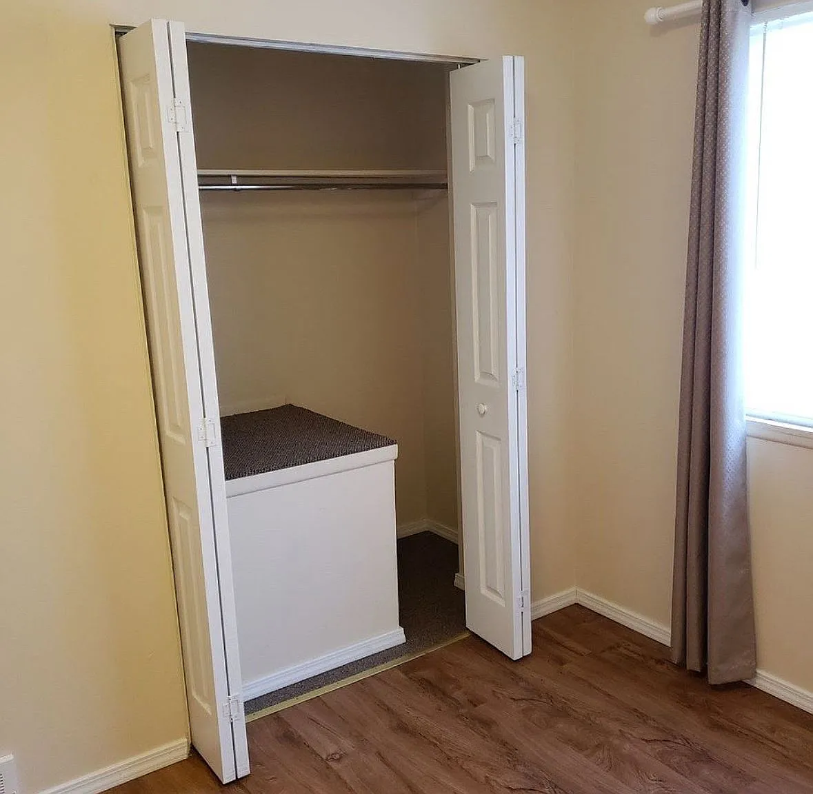 Spacious 2 Bed 1 bath Garage Near CSU Pueblo — Photo 3