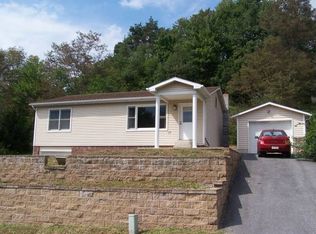 47 Mount View Ter, Seward, PA 15954