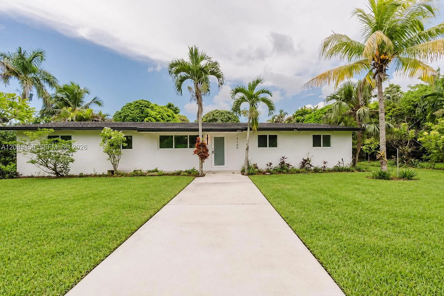 Florida City Manor — Photo 1