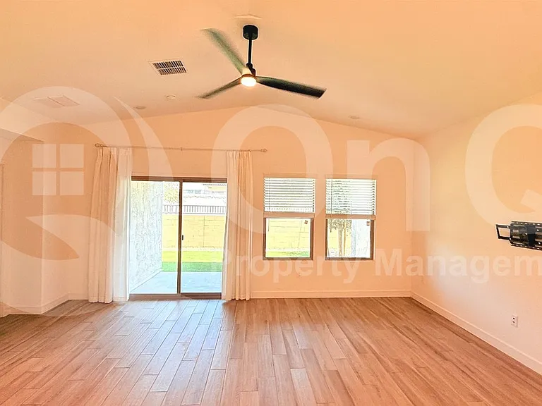 3026 W Straight Arrow Ln — Photo 6