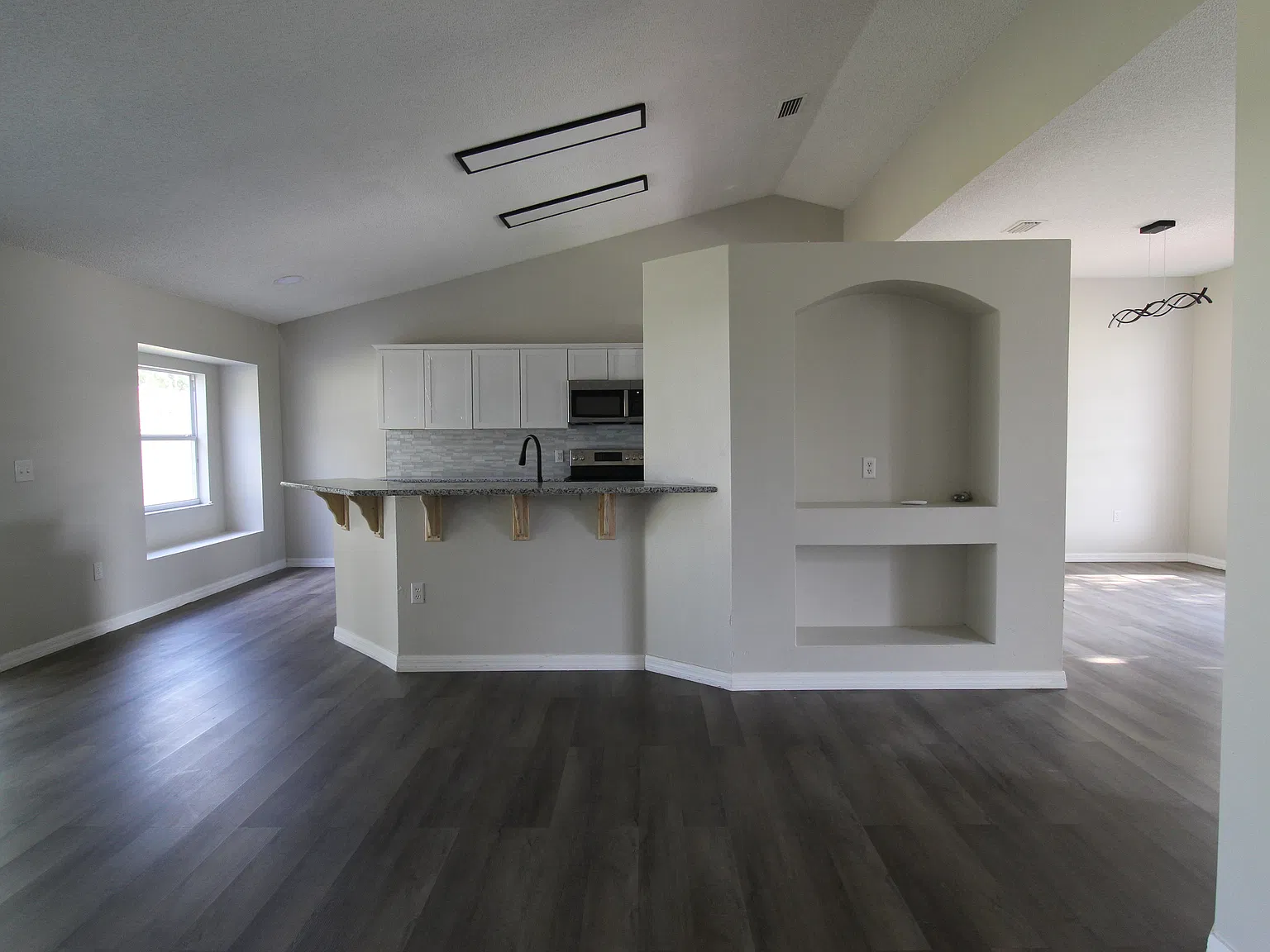 4 bed, 2008 sqft, $2,400 — Photo 4