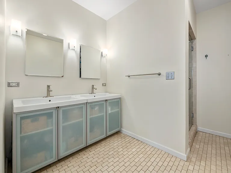 643 Warren St #1 — Photo 7
