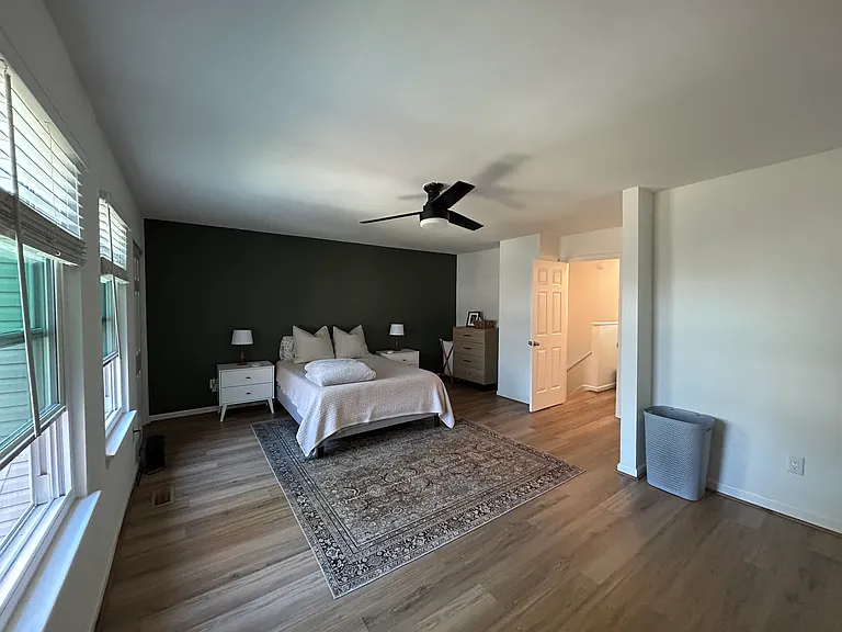 1318 Damyien Arch — Photo 22