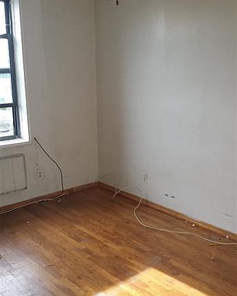 3rd image of 11405 170th St APT 2C