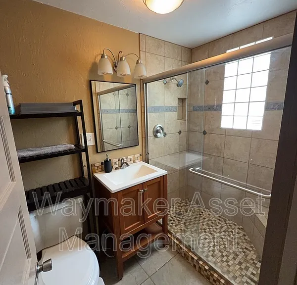 1230 N Chestnut St — Photo 6