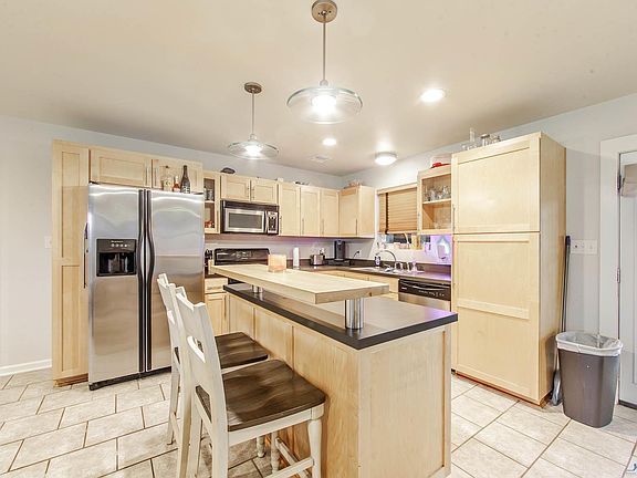 5th image of 203 E 27th Pl