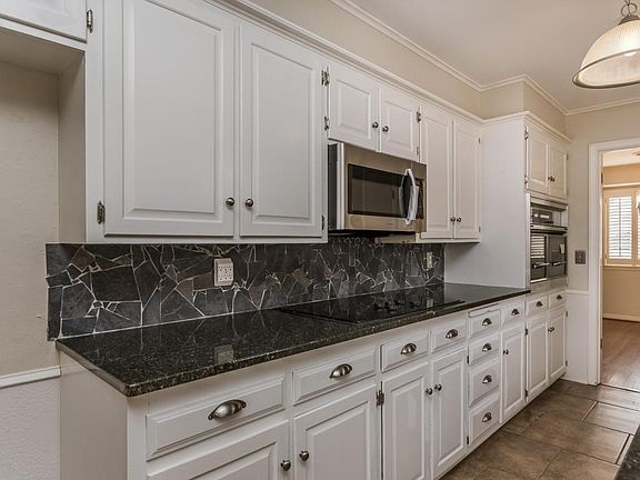 4th image of 3811 Danbury Dr