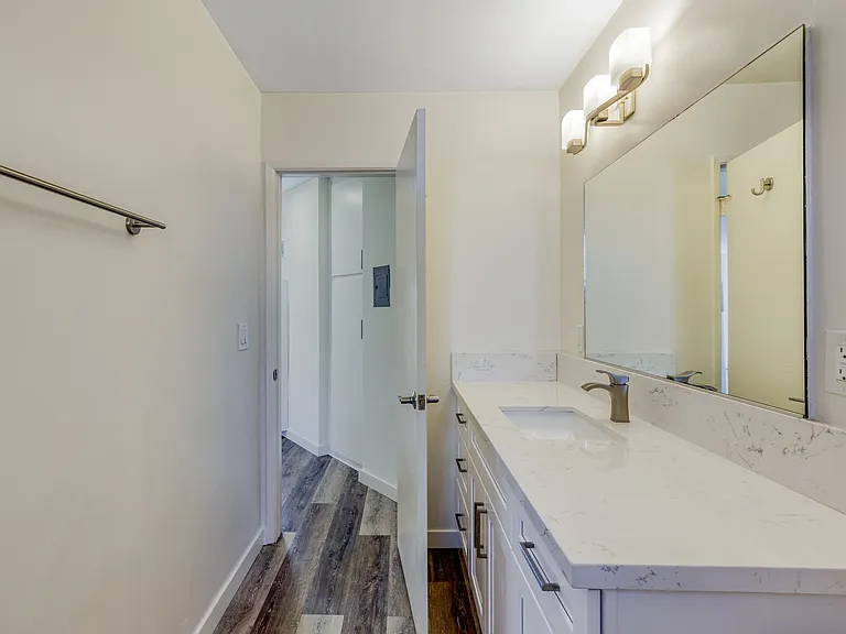 7554 Norton Ave — Photo 10