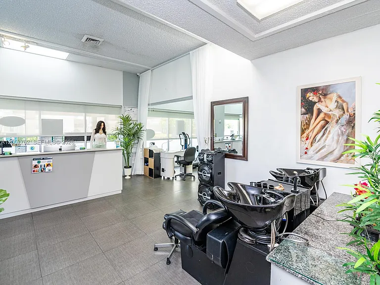 18071 Biscayne Blvd #603 — Photo 35