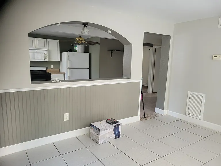 236 1/2 11th Ave NE #1 — Photo 3