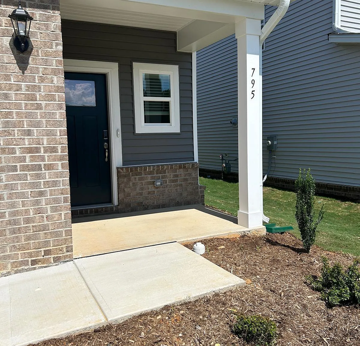 5 bed, 3.0 bath, 2375 sqft, $2,350 — Photo 3