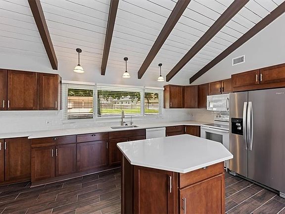4th image of 7637 Colonial Dr