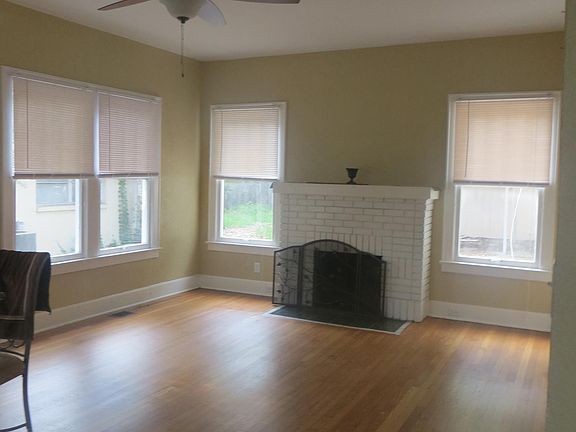 other part of iving room 