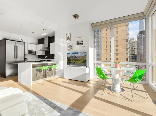 247 W 46th St APT 4104, New York, NY 10036
