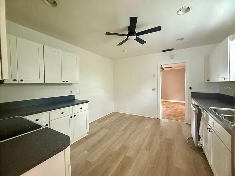 702 Avenue H NE #702 — Photo 8