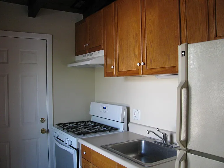 2722 N Warren Ave — Photo 2
