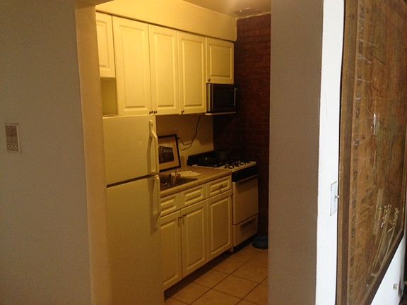 3rd image of 55 W 74th St APT 2B