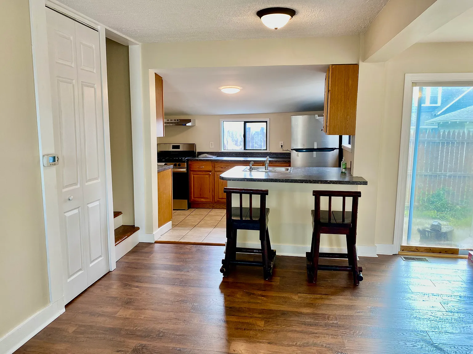 3 bed, 810 sqft, $1,675 — Photo 4