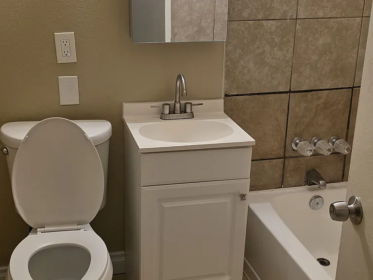 1420 Putnam Ave #8 — Photo 15