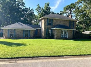2001 Old Oaks Dr, Gautier, MS 39553
