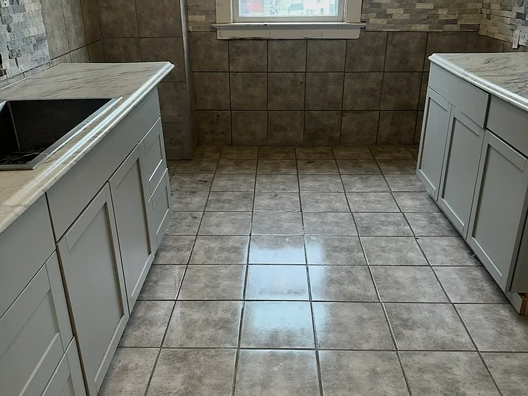 2477 N Detroit Ave #3 — Photo 3
