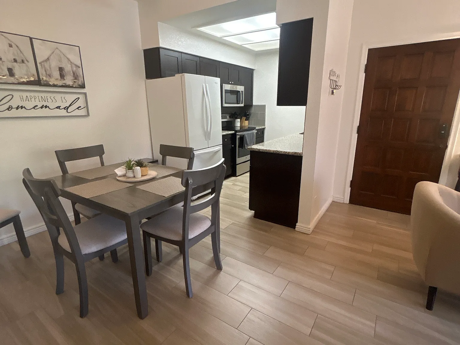 2 bed, 903 sqft, $1,750 — Photo 3