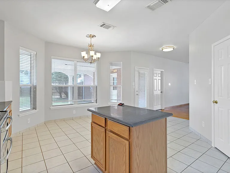 3803 Farmington Dr — Photo 12
