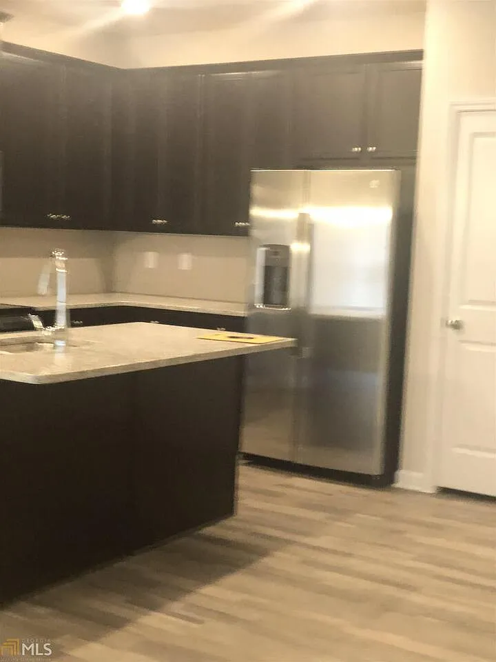 3 bed, 2.5 bath, 1568 sqft, $1,800 — Photo 2