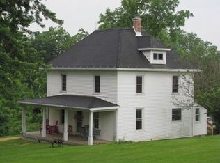 8623 Mockingbird Rd, Platteville, WI 53818