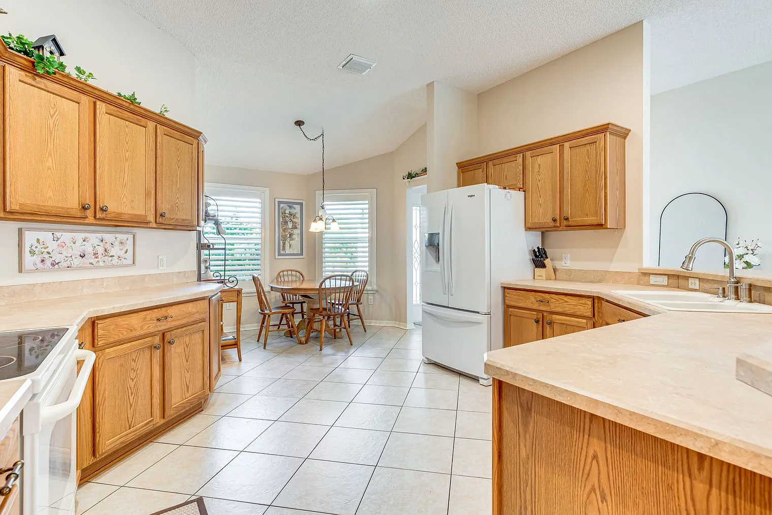3 bed, 2.0 bath, 1894 sqft, $3,935 — Photo 4