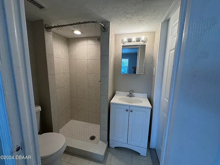 1304 Holly Ave — Photo 14