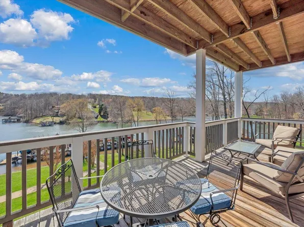 335 S Pointe Shore Dr, Moneta, VA 24121