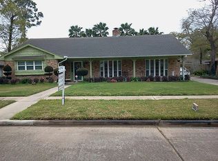 907 Hackberry St, La Porte, TX 77571