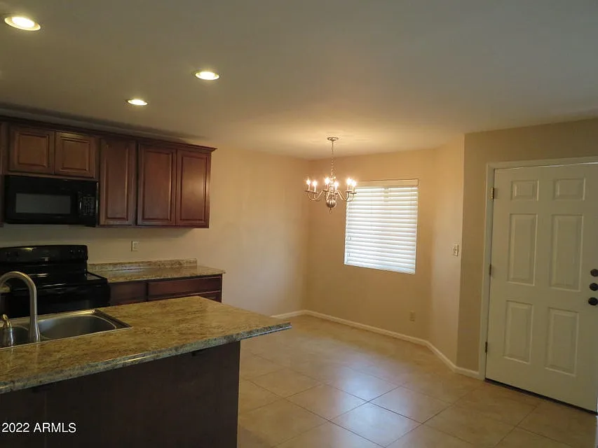 2 bed, 1024 sqft, $1,650 — Photo 3