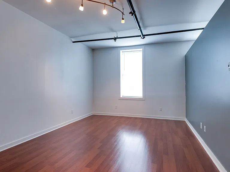 209-211 W Pike St #2B — Photo 7
