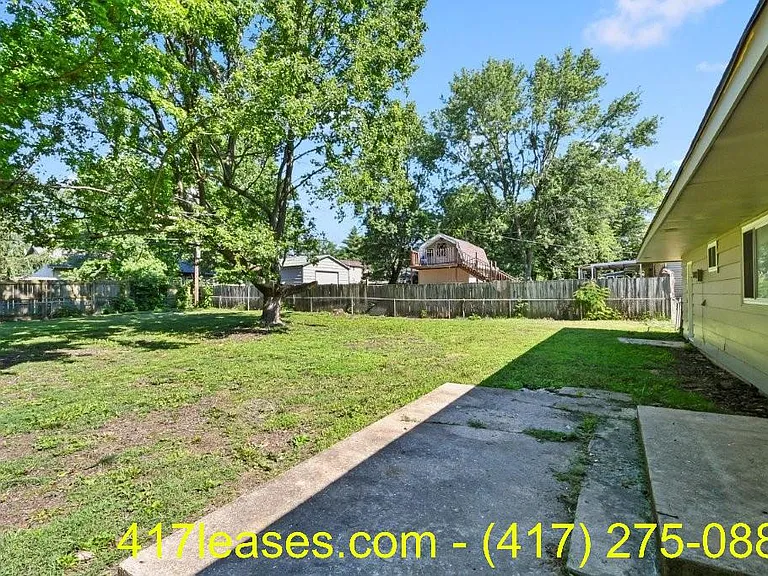 203 S White Oak Ave — Photo 36