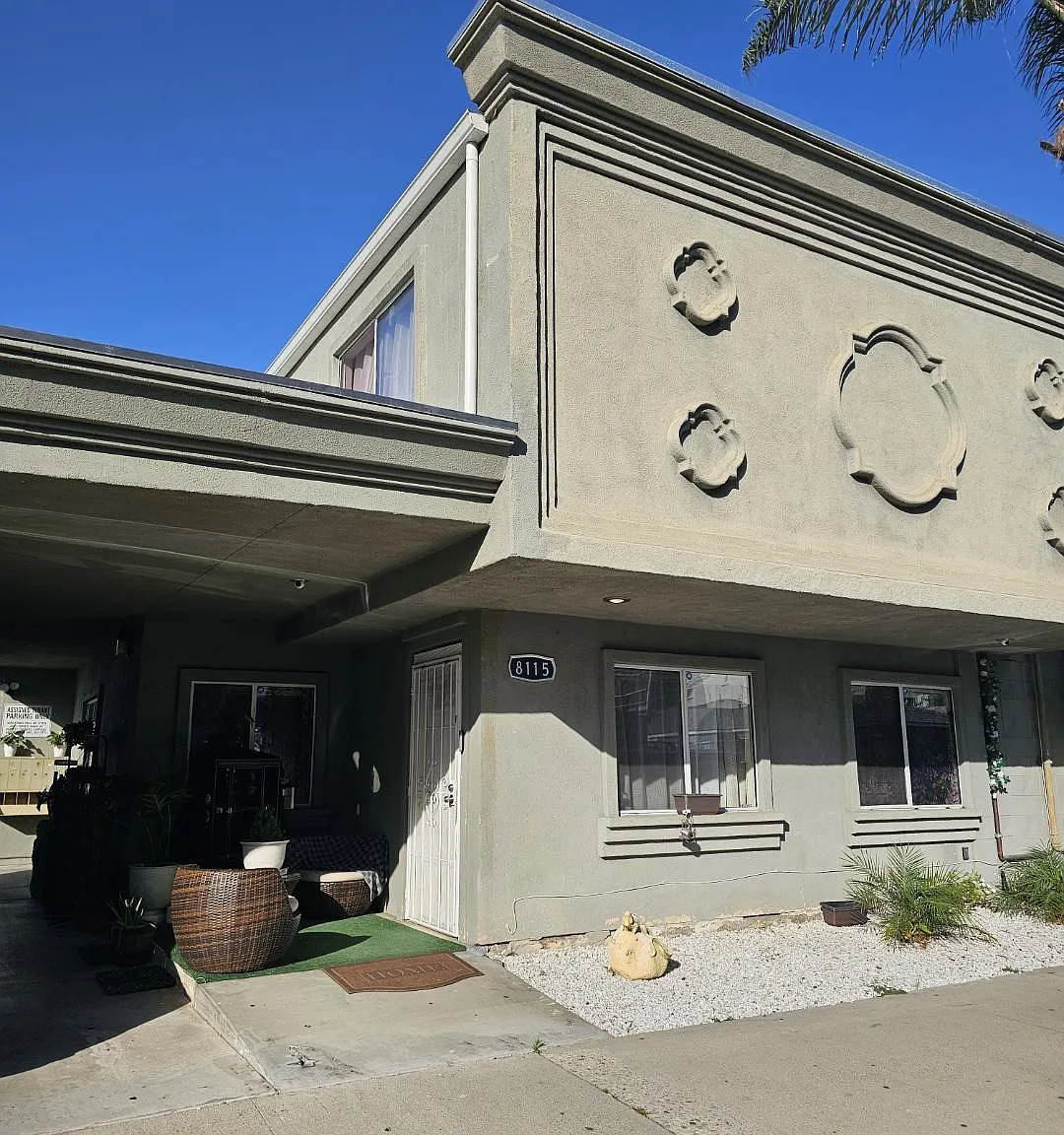 2 bed, $2,300 — Photo 1
