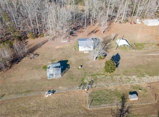 6263 Nutbush Rd, Green Bay, VA 23942