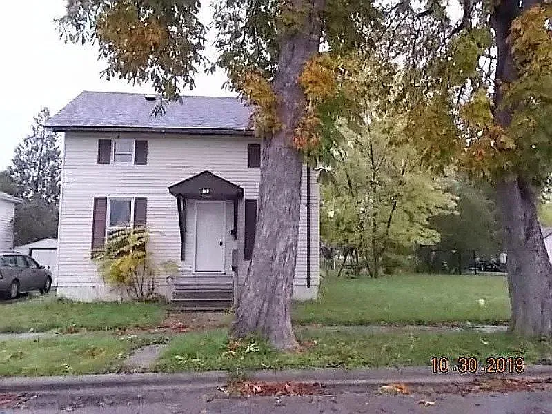 317 Howard St photo 1