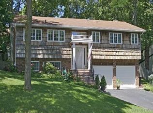 7 Harding St, Smithtown, NY 11787